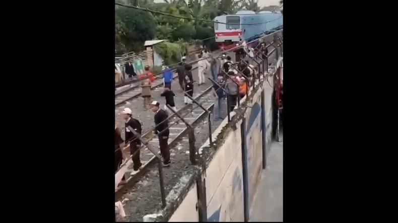 Viral Tawuran di Tanjung Priok Bikin KRL Berhenti, Polisi Turun Tangan