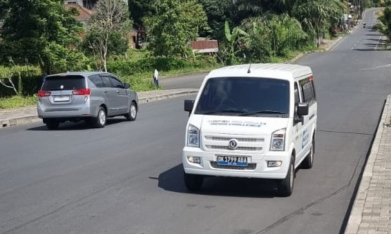 Dukung Pariwisata, Pemerintah Bali Uji Coba Mobil Listrik DFSK Gelora E