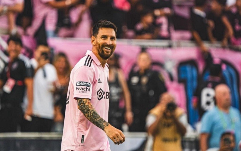 Lionel Messi Bagi-Bagi Headphone Anyar ke Semua Rekan Barunya