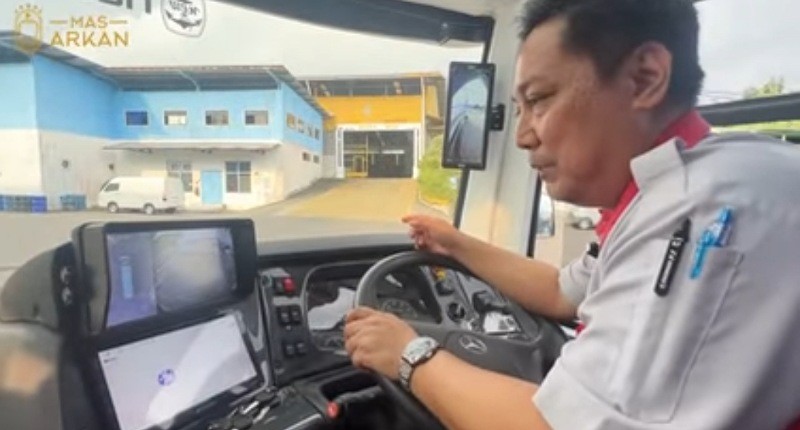 New Armada Bangun Bus Dilengkapi Fitur Kamera 360 Derajat