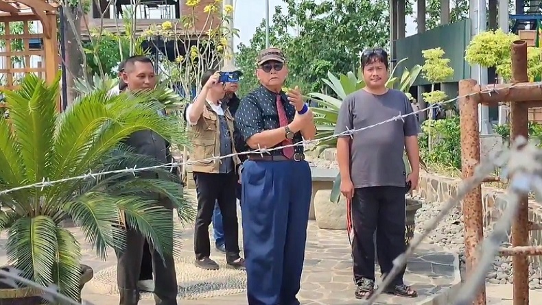 Mangkir dari Panggilan Bareskrim, Panji Gumilang Ngaku Tangan Kirinya Patah