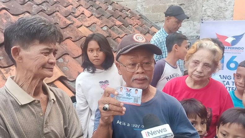 Warga Ciracas Gembira Terima KTA Berasuransi Partai Perindo: Bukan Omongan Saja, Ini Kerja Nyata