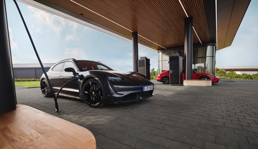 Porsche Punya SPKLU Ultra Fast Charging Mewah, Apa Saja Fasilitasnya?