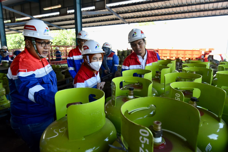 Sidak di Bali, Dirut Pertamina Tak Segan Tindak Tegas Pangkalan LPG Nakal