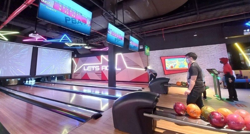 Liburan Akhir Pekan sambil Petualangan, Asyik Main Bowling dan VR Hologate 