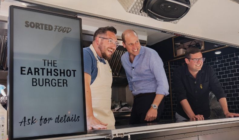 Heboh, Pangeran William Jualan Burger di Food Truck