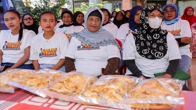 Relawan Ganjar Pranowo Latih Emak-emak di Subang Buat Keripik Pisang, Didorong Mandiri Ekonomi