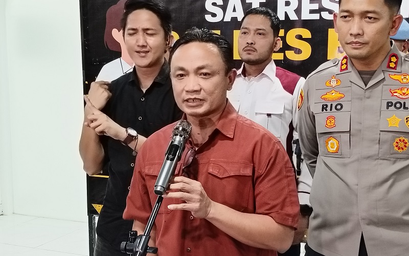 Polisi Hadirkan Keluarga Bripda Ignatius di Lokasi Penembakan, Sampaikan Fakta-Fakta