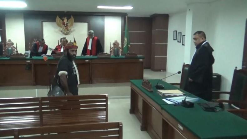 Bupati Mamberamo Tengah Nonaktif Ricky Ham Pagawak Divonis 13 Tahun Penjara