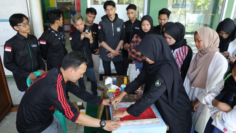 Buka Peluang Usaha, Ganjar Sejati Gelar Pelatihan Sablon bagi Milenial di Bandung 