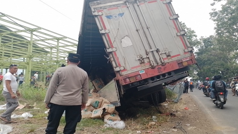Kronologi Tabrakan Beruntun 9 Kendaraan di Cianjur, Dipicu Truk Boks Rem Blong  