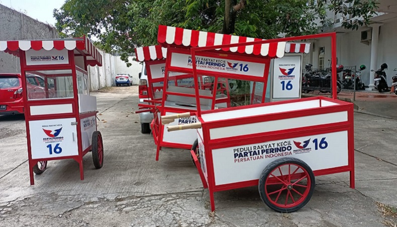 Bacaleg Stien Maria Harap Gerobak UMKM Perindo Terus Dirawat Baik Penerima 