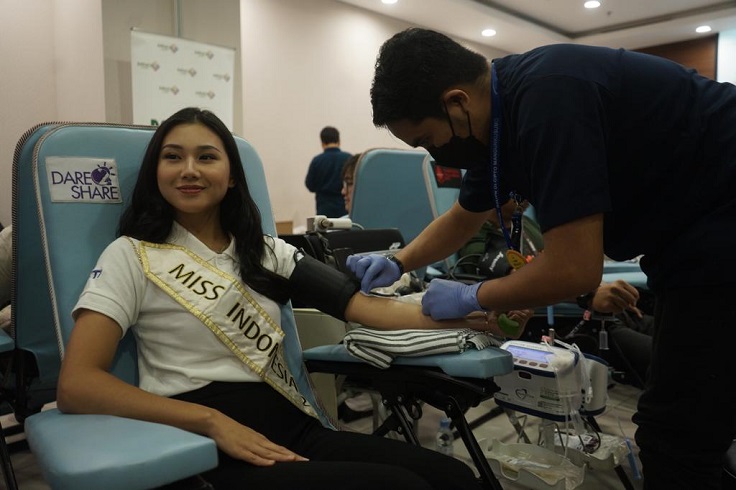 Tebar Inspirasi untuk Generasi Muda, Miss Indonesia 2022 Audrey Vanessa Ikut Donor Darah MNC Peduli