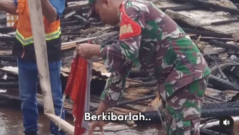 Viral Prajurit TNI Selamatkan Bendera Merah Putih saat Kebakaran Pasar Beringin Kalbar