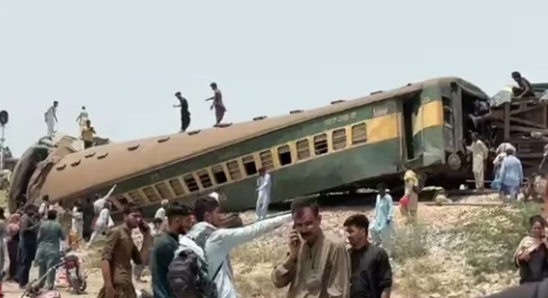 Kereta Api Anjlok di Pakistan, Sedikitnya 15 Orang Tewas Puluhan Luka
