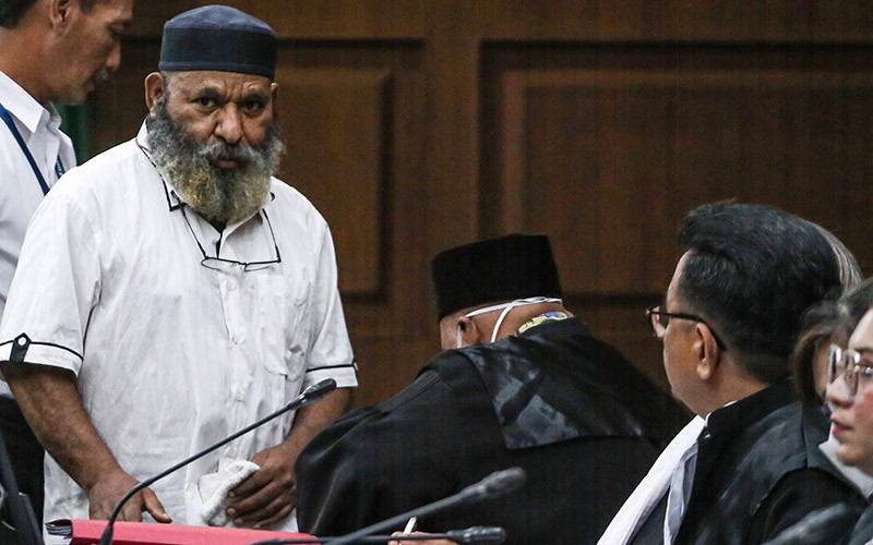 Lukas Enembe Bentak Jaksa KPK di Sidang, Bantah Pernah Terima Fee