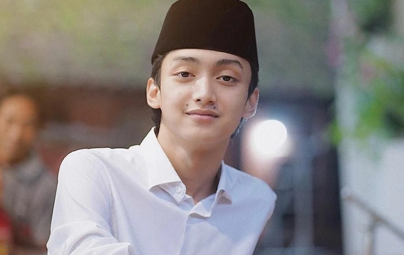 Profil dan Biodata Gus Azmi, Vokalis Syubbanul Muslimin Bersuara Merdu 