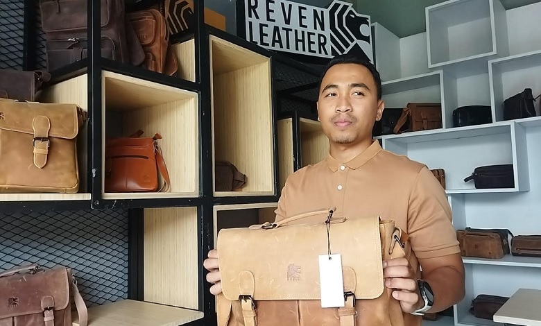 Pemuda asal Malang Ini Sukses Inovasi Produk Kerajinan Kulit hingga Tembus Pasar Global