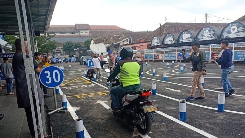 Trek Angka 8 dan Zigzag Dihapus, Ujian Praktik SIM C Polrestabes Bandung Lebih Mudah