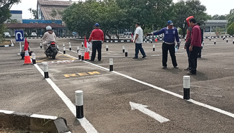 Cerita Mahasiswa Lulus Ujian SIM C Lintasan Baru usai 4 Kali Gagal dengan Trek Zig-zag dan Angka 8