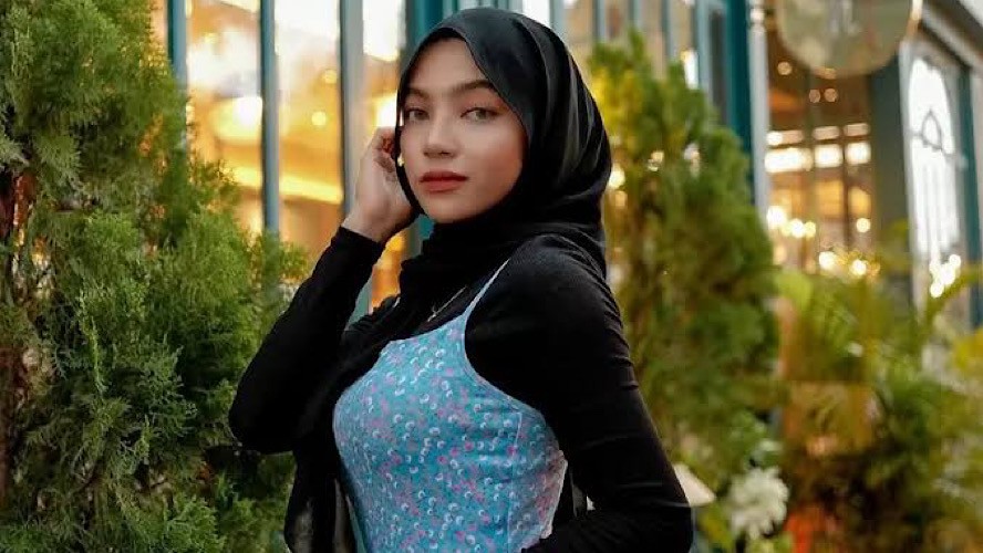 5 Fakta Oklin Fia Influencer Berhijab Makan Es Krim di Depan Alat Vital Pria, Nomor 2 Bikin Publik Geram