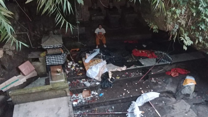 Heboh WNA Korea Rusak Pura Goa Raja Besakih di Bali, Ngaku Dapat Bisikan Gaib