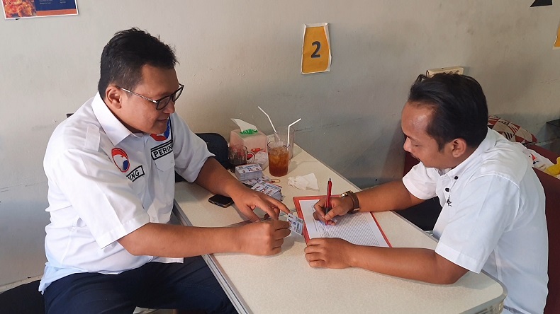 Jumat Berkah Partai Perindo, Sopir Angkot dan Driver Ojol di Duren Sawit Daftar KTA Berasuransi