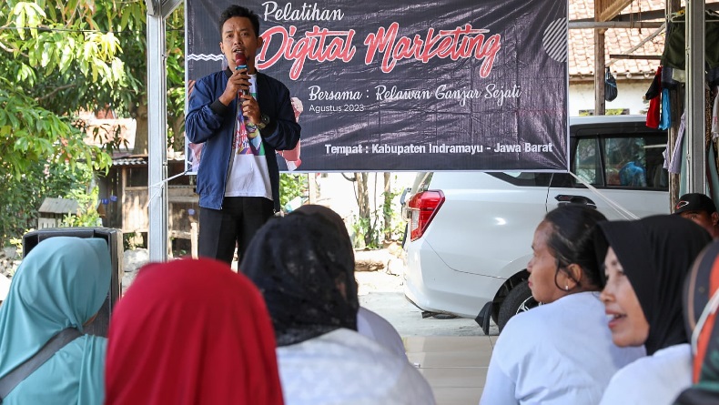 Relawan Ganjar Bantu Perluas Pemasaran, Latih Pelaku UMKM di Indramayu Digital Marketing