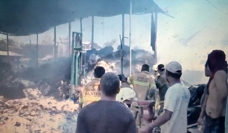 Gudang Kertas Bekas di Klaten Ludes Terbakar, Kerugian Ratusan Juta Rupiah