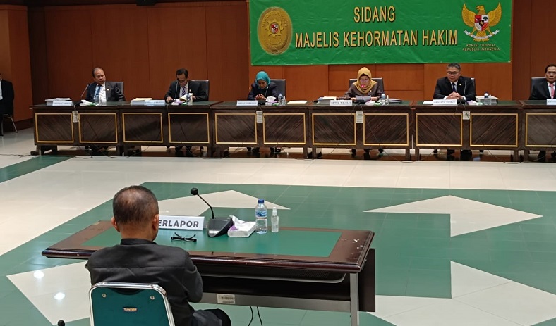 Hakim Dede Suryaman Dipecat Buntut Terima Suap