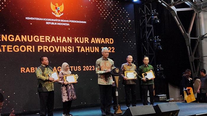 Rahasia Ganjar buat Jateng Raih 3 Kali Penghargaan sebagai Provinsi dengan Strategi Terbaik Penyaluran KUR