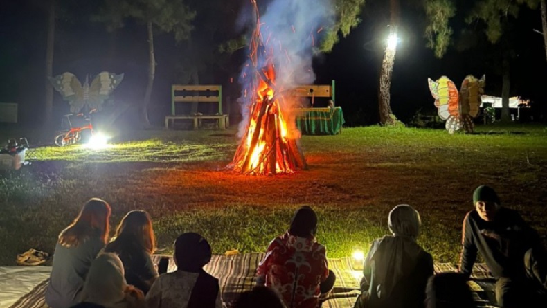 Berkemah di Bukit Bangkirai, Suasana Malam Makin Asyik saat Ngopi Bareng Bincang Santai
