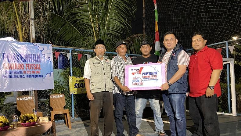 Bacaleg Partai Perindo Effendi Syahputra Beri Bantuan Gawang Futsal ke Warga Bintaro