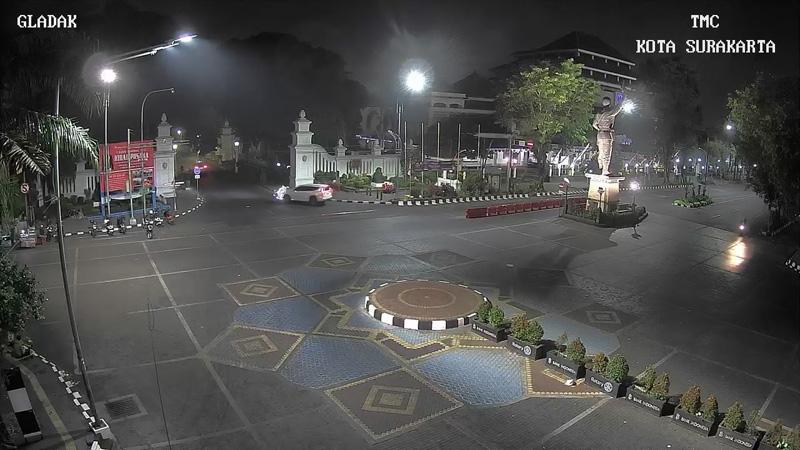  Viral Pengemudi Mobil Kabur usai Tabrak Motor di Gladak Solo