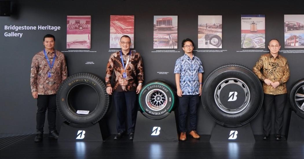 Bridgestone Pamerkan Ban Mobil Balap F1 di GIIAS 2023, Ada yang Bersejarah