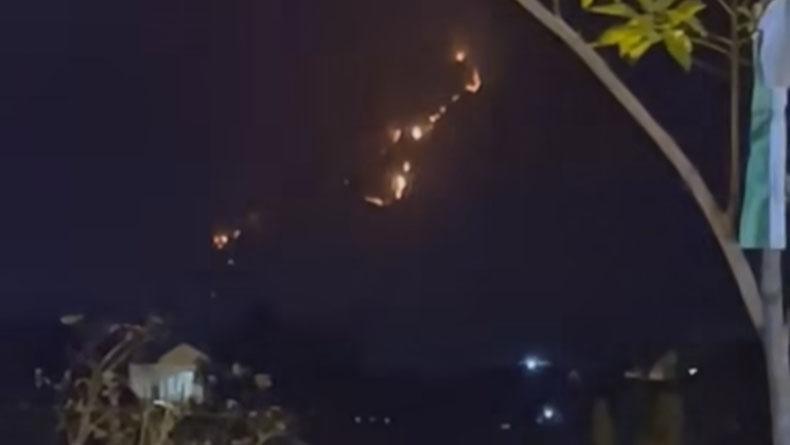Hutan Gunung Singa Kutawaringin Bandung Terbakar Hebat, Masyarakat Heboh