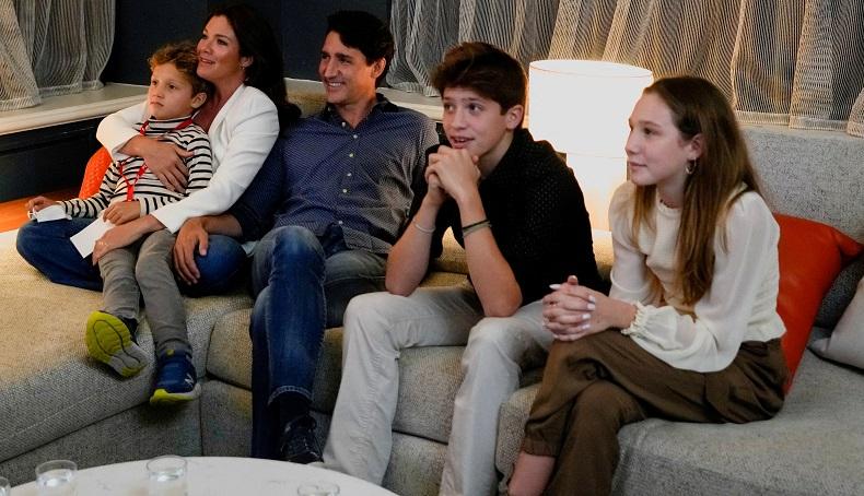 Baru Cerai, PM Kanada Justin Trudeau Liburan Bareng Mantan Istri dan Anak