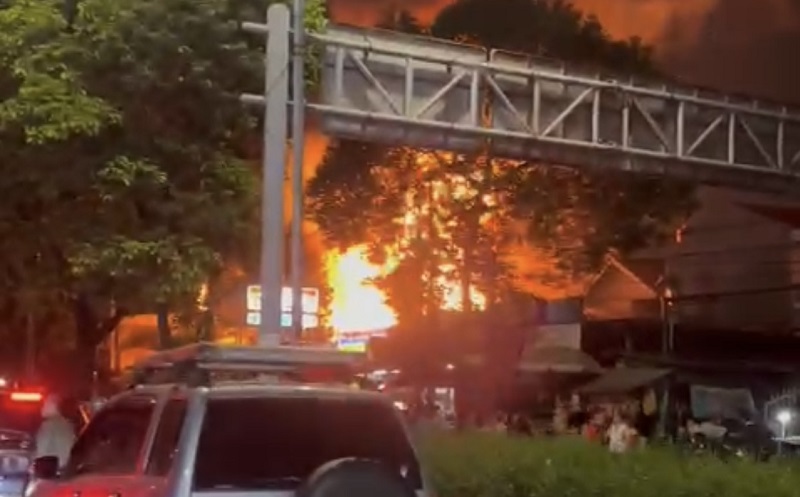 Kebakaran Landa Rumah Makan di Seberang Gandaria City Jaksel