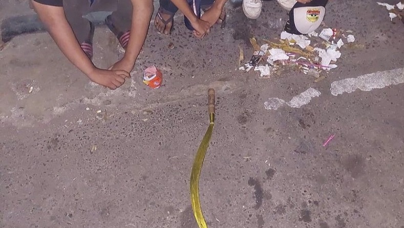 8 Remaja Ditangkap saat Hendak Tawuran di Jakpus, Celurit dan Corbek Disita