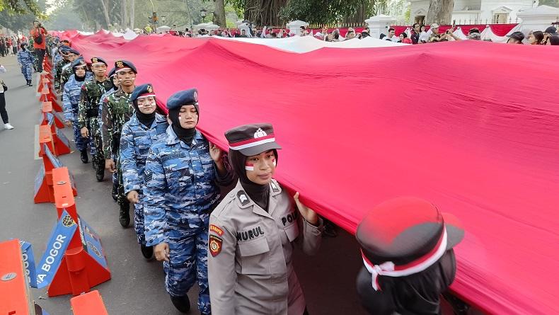 Ridwan Kamil Buka Kegiatan Kirab Bendera Merah Putih Raksasa di Kota Bogor