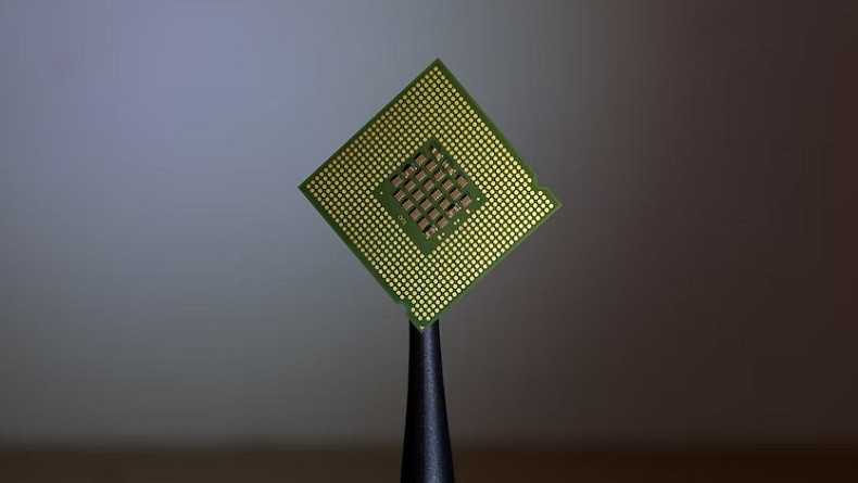 Gak Nyangka, Ilmuwan Ini Punya 25 Implan Chip di Bawah Kulit