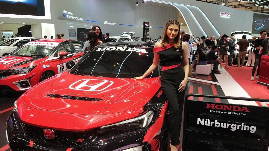 Suka Duka SPG Cantik di GIIAS 2023, Tahan Digoda Pengunjung hingga Diajak Pulang Bareng