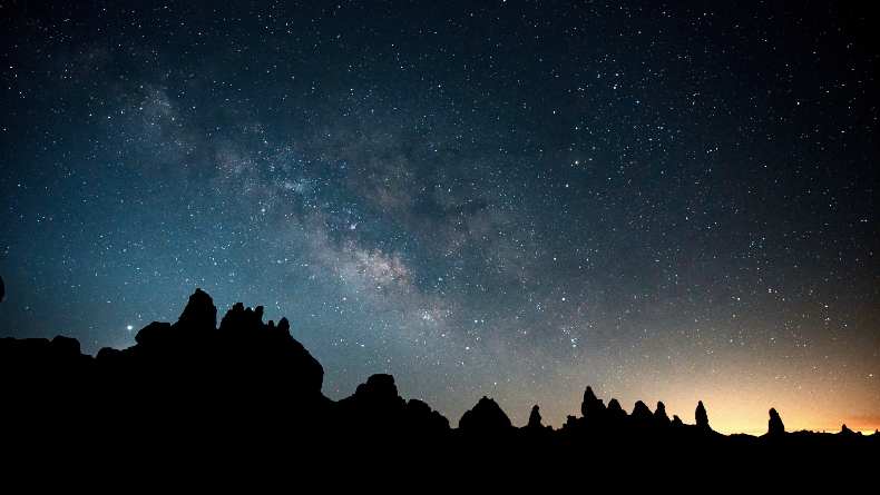 30 Contoh Kalimat Nokturnal Beserta Pengertiannya