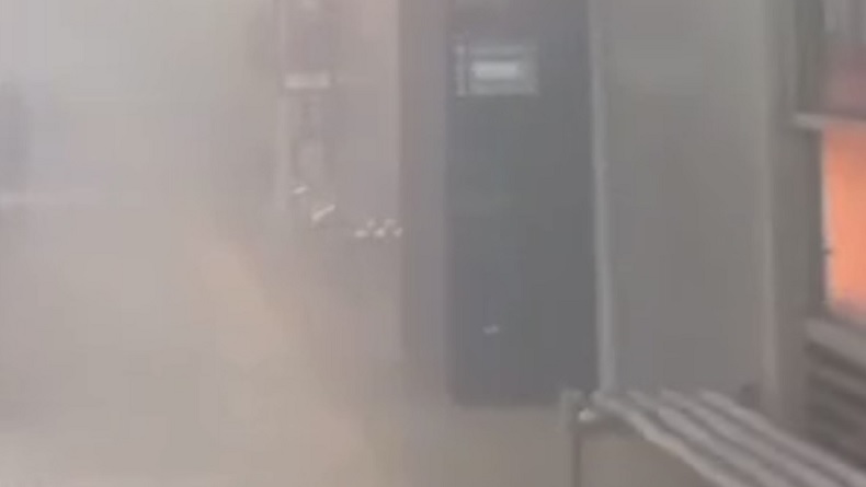 Kebakaran Halte Transjakarta Tendean Jaksel, Penumpang Dievakuasi