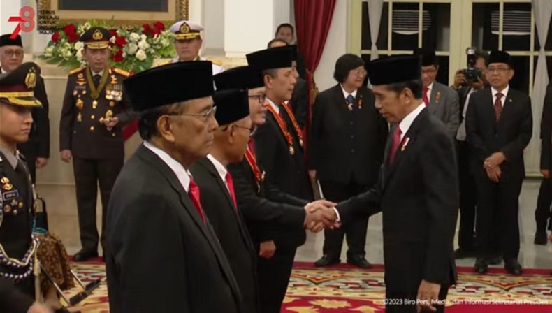 Wishnutama Terima Bintang Mahaputera Nararya dari Presiden Jokowi