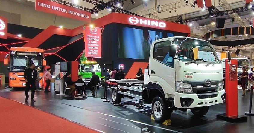 Pamerkan Bus 4x4 Pertama di GIIAS, Hino Hadirkan Kendaraan Layanan Masyarakat