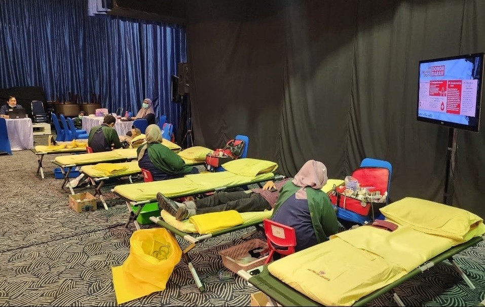 Karyawan dan Masyarakat Antusias Donor Darah Peringati HUT ke-29 MNC Vision  