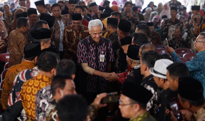  Momen Haru Kades di Magelang Melepas Ganjar: Jateng Kehilangan Pemimpin Visioner