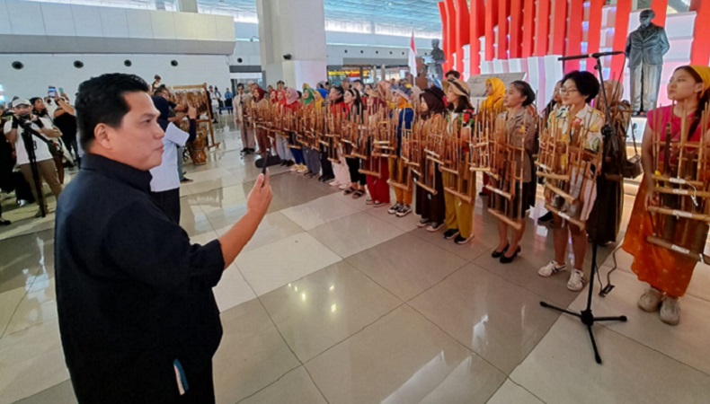 Rayakan Hari Kemerdekaan, Flash Mob Angklung Beraksi di Bandara Soekarno-Hatta