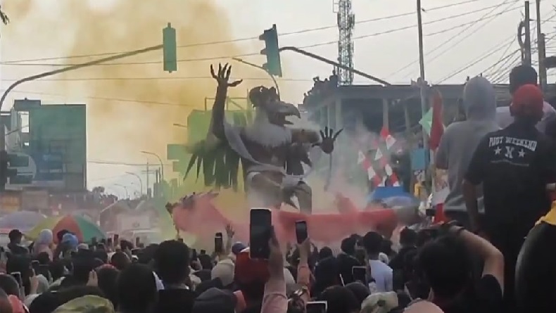 Ribuan Warga Tumpah Ruah di Lembang KBB Saksikan Karnaval HUT ke-78 Kemerdekan RI